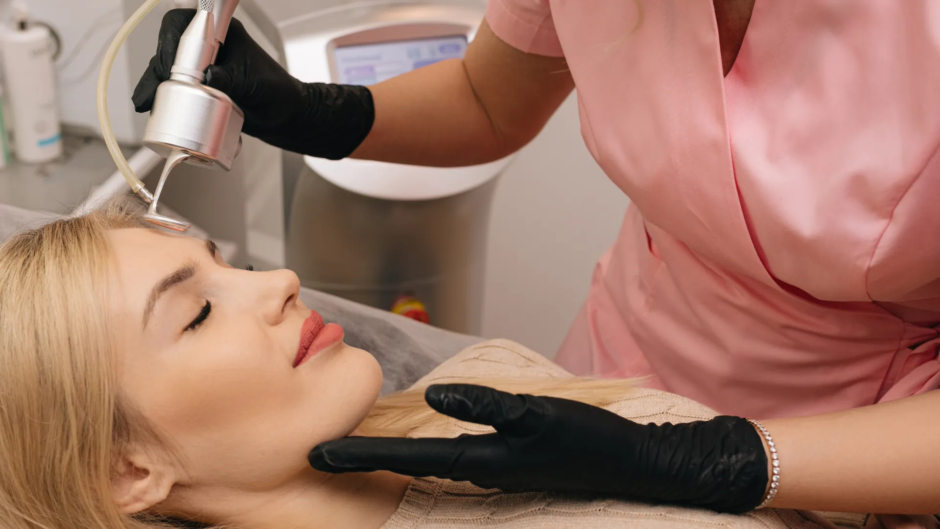 Εφαρμογή fractional CO2 laser στο πρόσωπο